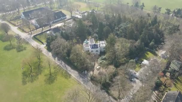 Aerial Small White Castle Surrounded Trees Old Farming Town — Wideo stockowe