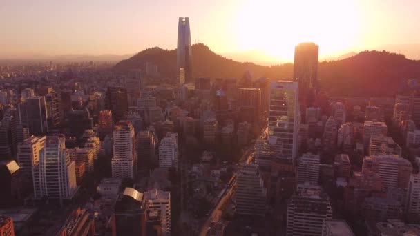 Santiago Chile Muestra Movimiento Sus Calles Los Coches Pasan Entre — Vídeos de Stock