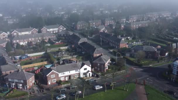 Gruesa Cubierta Niebla Sobre Casa Residencial Británica Vista Aérea Del — Vídeos de Stock