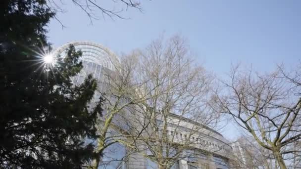 Sun Casting Park Next European Parliament Building Brussels Pov Travel — Stock video