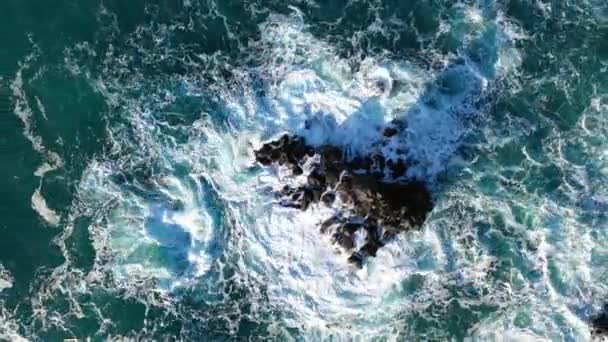 Epic Drone Footage Iceland Majestic Ocean Waves — Vídeos de Stock