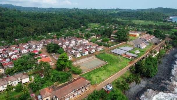 Flygdrönare Utsikt Över Roca Agua Ize Byn Soliga Sao Tome — Stockvideo