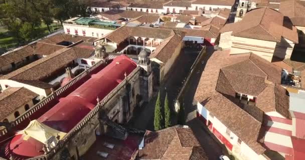 Město Hlavní Katedrála Patzcuaro Mexiko Zastřelen Dron Letí Nad Městem — Stock video