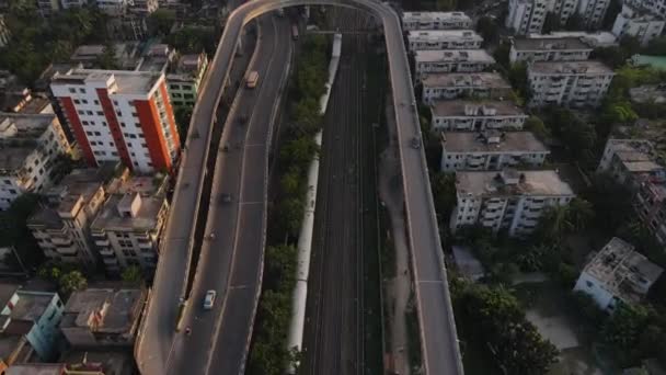 Highway Loop Flyover Intersection Rail Line City Building Aerial Top — Stok Video