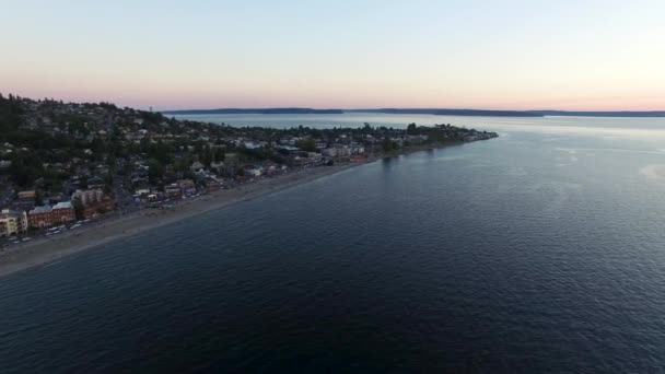 Amplia Toma Aérea Establecida Costa Alki Beach Oeste Seattle — Vídeos de Stock