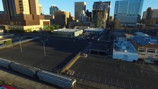 Luchtfoto Beginnen Een Trein Kantelen Naar Arizona Skyline Zien Circa — Stockvideo
