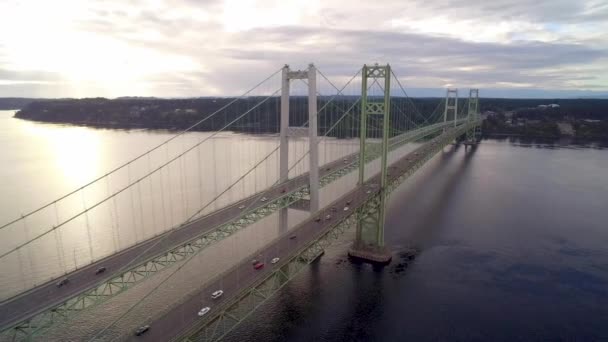 Letecký Záběr Aut Dojíždějících Přes Most Tacoma Narrows Cca 2015 — Stock video