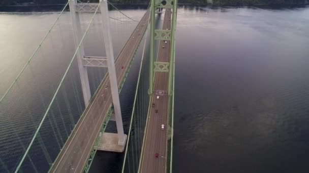 Shora Dolů Letecký Pohled Automobily Dojíždějící Přes Most Tacoma Narrows — Stock video