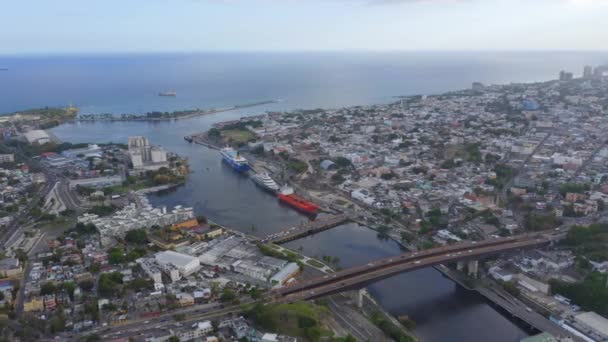 Puente Ramón Matías Mella Con Puerto Don Diego Segundo Plano — Vídeos de Stock