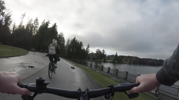 Young Man Woman Riding Bikes Path Alongside Sea Coastine Forest — Stockvideo