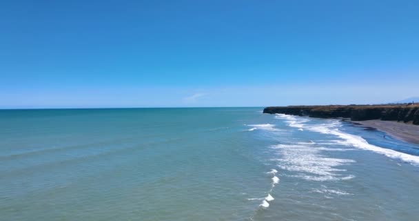 Letět Vysoko Přes Valící Tyrkysové Moře Surfovat Patea Beach Nový — Stock video