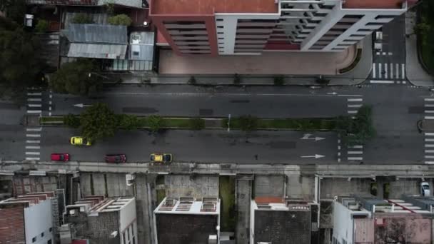 Birds Eye Aerial View Yellow Taxi Car Moving Street Buildings — Stockvideo