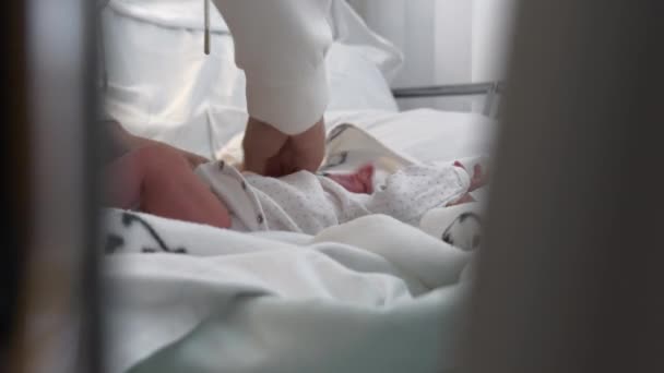 Mother Baby Leaving Maternity Ward Going Home First Time Postpartum — Stockvideo