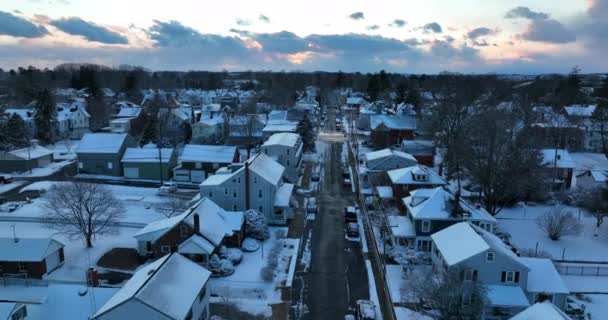 Night Small Town Usa Winter Snow Dramatic Cloud Reverse Aerial — Video Stock