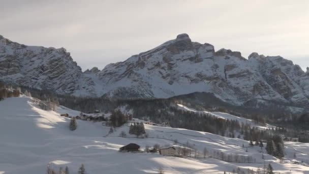 View Partially Snow Covered Reddish Rocks Italian Dolomites Mountains Beautiful — Stockvideo