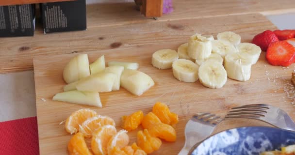 Översikt Över Frukt Skuren Bräda Tillagning Mat Brunchen Frukterna Inkluderar — Stockvideo