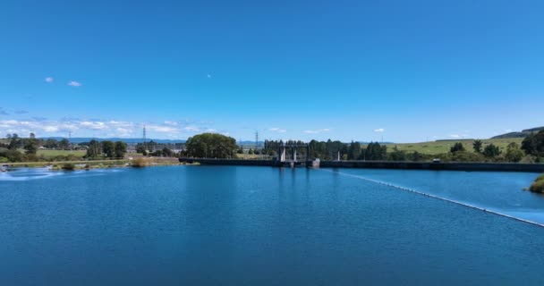 Flight Hydro Electric Lake Surface Outflow Gates New Zealand — Stock videók