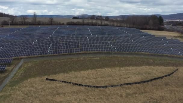 Aerial Solar Farm Panels Reveal Mountains — стоковое видео