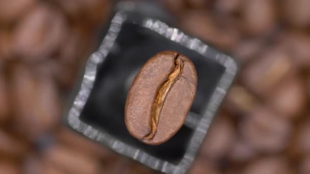 Top Pohled Pražené Arabica Kávové Zrno Rotující Proti Rozmazané Kávové — Stock video