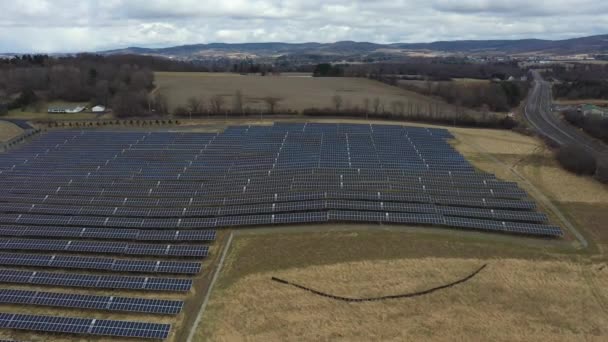 Aerial Drone Solar Panels Vissza — Stock videók