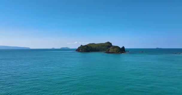 Flying Low Sea Spectacular Rabbit Island New Zealand — стоковое видео