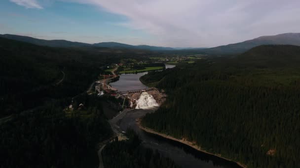 Nedre Fiskumfoss Kraftverk Barajı Etrafındaki Hava Manzarası Bulutlu Trondelag Norveç — Stok video