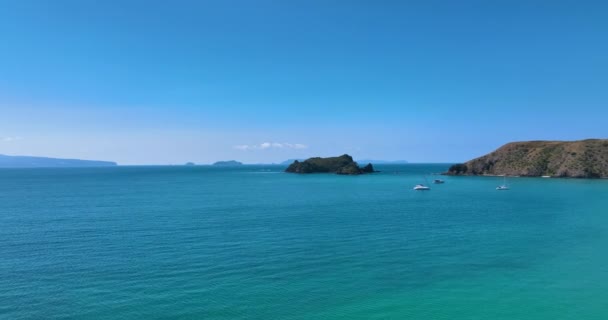 Voe Opito Bay Para Rabbit Island Mar Azul Tranquilo Nova — Vídeo de Stock