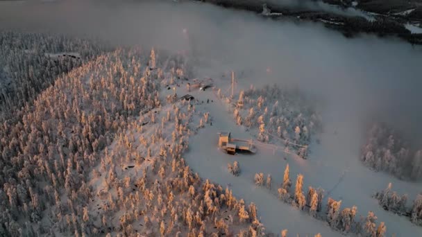 Aerial View Overlooking Summit Slopes Vuokatti Hill Foggy Winter Sunset — Wideo stockowe