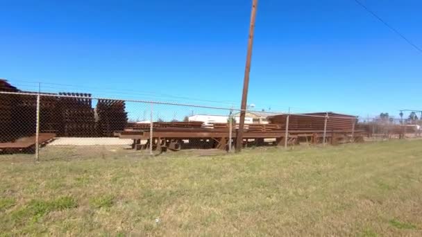 Stockpiles Beam Posts Metal Panels Building Border Wall Texas Mexico — Vídeo de stock