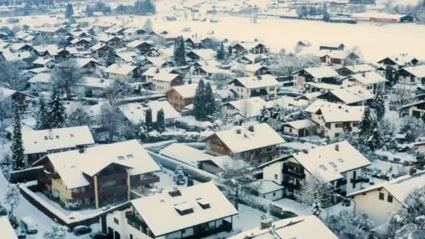 Snöiga Hus Tyska Staden Garmisch Partenkirchen Drönare Skott — Stockvideo