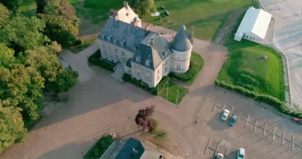 Vista Aérea Zoom Out Luxuoso Castelo Francês — Vídeo de Stock