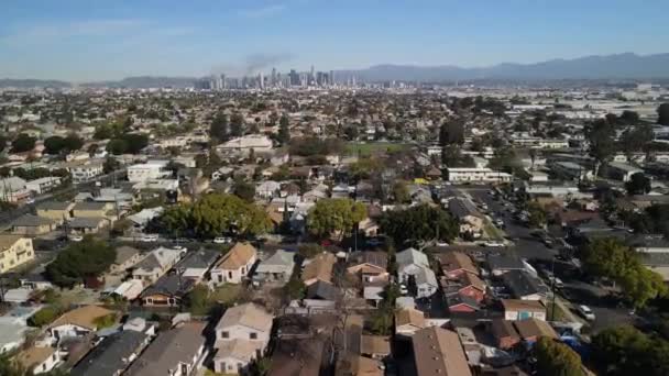 Кінематографічних Кадрів Південному Центральному Лос Анджелесі Чорною Хмарою Над Центром — стокове відео