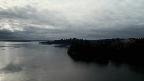 Nuvens Sombrias Refletem Águas Escuras Prateadas Puget Sound Washington Aerial — Vídeo de Stock