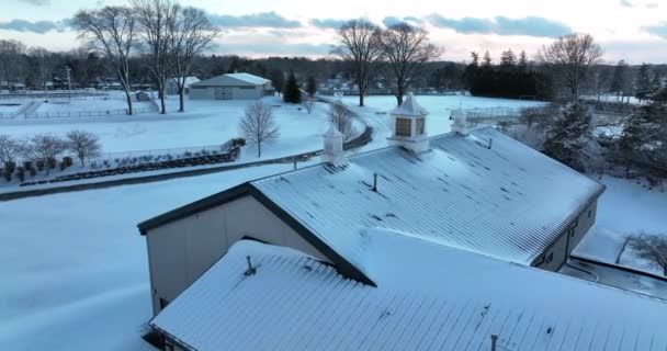 Farm Barn Building Covered Winter Snow Animal Shelter Horse Pasture — Stockvideo