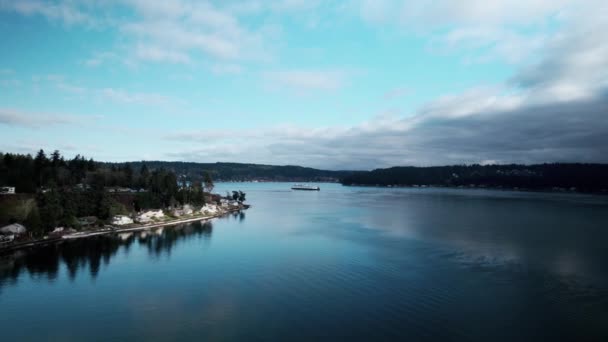 Approaching Ferry Turns Calm Waterway Blue Skies Dark Clouds Reflect — Vídeo de Stock