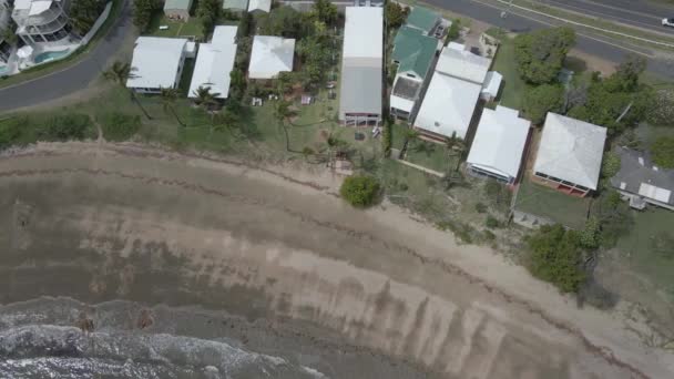 Waterfront Hotel Buildings Cooee Bay Yeppoon Queensland Australia Aerial — Vídeo de Stock