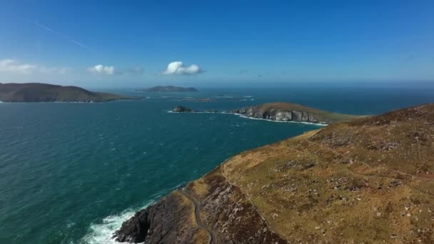 Coumeenoole Bay Kerry Ireland March 2022 Drone Follows Dingle Way — Video