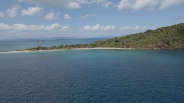 白日群岛美丽的兰福德岛 澳大利亚Qld旅游目的地 空中后撤 — 图库视频影像