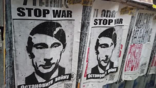 Manifesti Putin Raffigurati Come Hitler — Video Stock