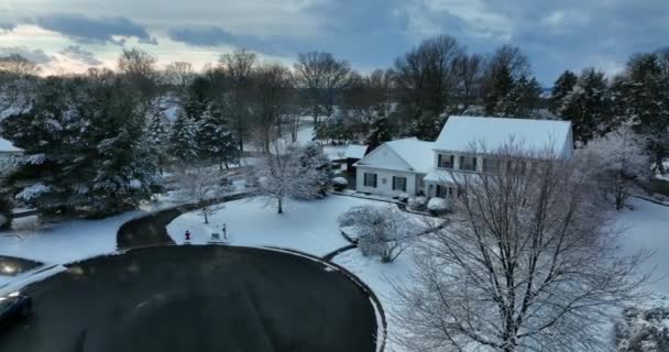 Aerial Reveal Two Story Family Home Usa Fresh Winter Snowfall — Wideo stockowe