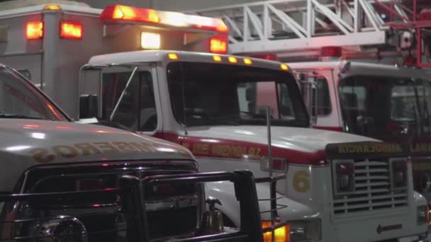 Işıklı Itfaiye Ambulansı — Stok video