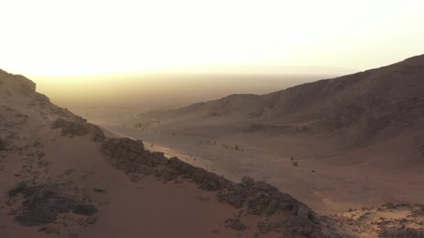 Rotsachtige Zandige Bergen Woestijn Zagora Marokko Aeria Zijwaarts — Stockvideo