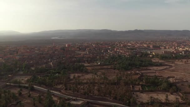 Zagora City Draa Valley Mountains Background Morocco Aerial Forward — Stockvideo