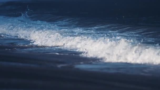 Powerful Waves Break Sandy Ersfjord Beach White Foam Rising Disappearing — ストック動画