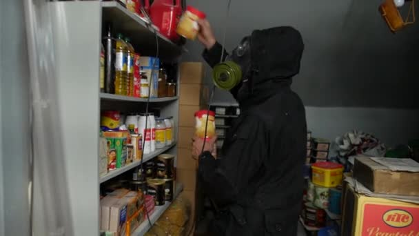 Prepper Gas Mask Preparing Doomsday Stockpiling Food Nuclear Bomb Shelter — Vídeo de stock