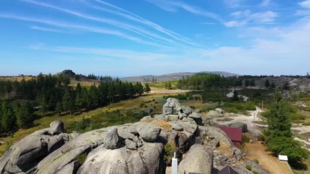 Aerial View House Top Highlands Serra Estrela Portugal Pull Back — Vídeo de Stock