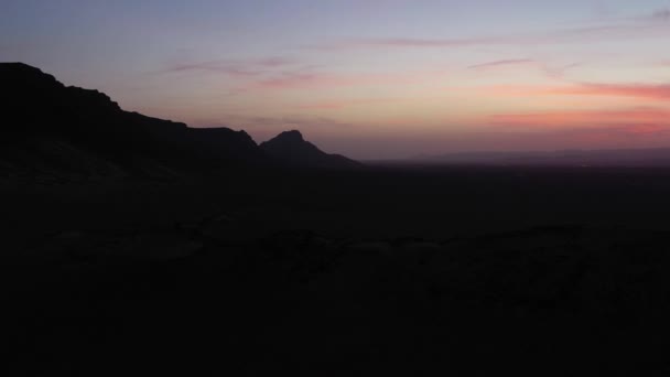 Silhuett Berg Öknen Vid Solnedgången Med Flerfärgad Himmel Marocko Flyg — Stockvideo