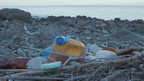 Plastic Trash Washed Rocky Beach Shoreline — Wideo stockowe