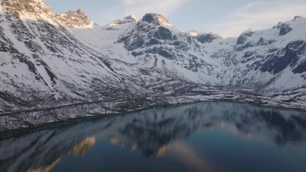 Snowy Mountain Mirroring Grotfiord Fjord Water Noorwegen Luchtfoto — Stockvideo