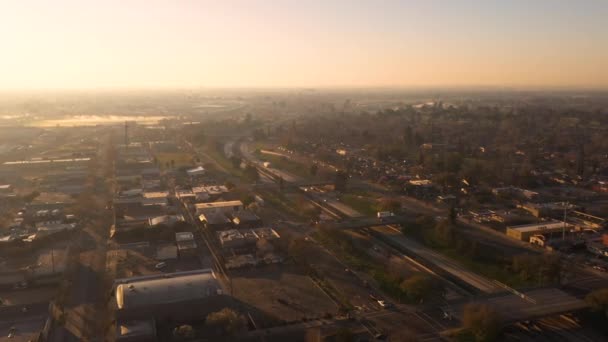 Modesto California Stanislaus County Drone City Sunrise Cars Driving Interstate — Vídeo de Stock